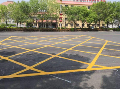 启东小区交通黄色网格线